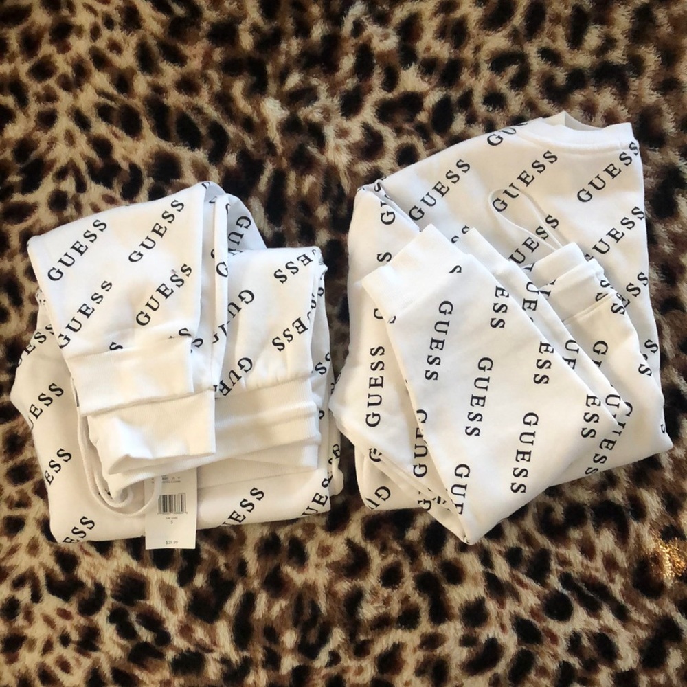 NWT GUESS WHITE/BLACK LOGO SWEAT SET MEDIUM